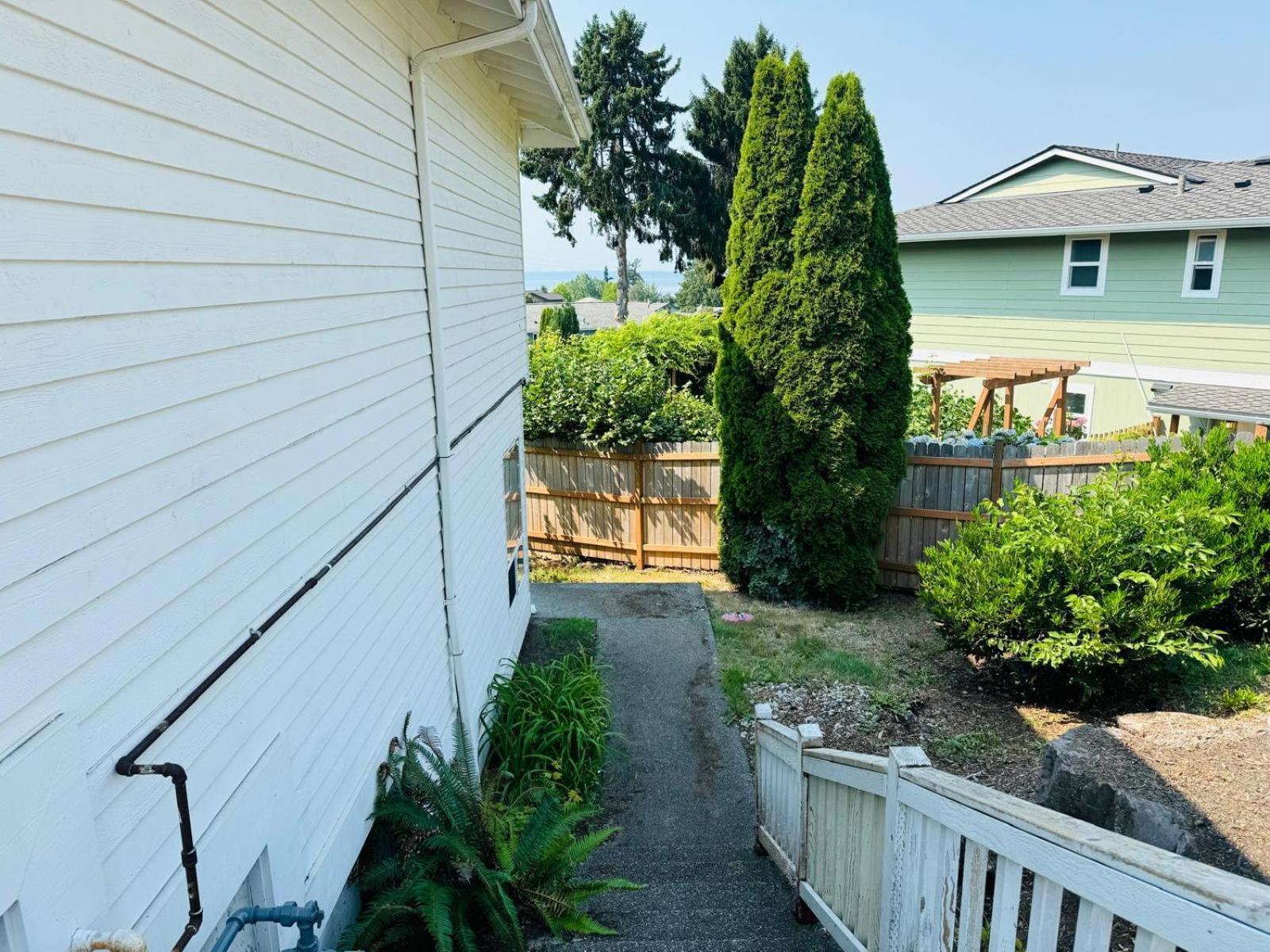 Villa Rivarola Edmonds Exterior photo
